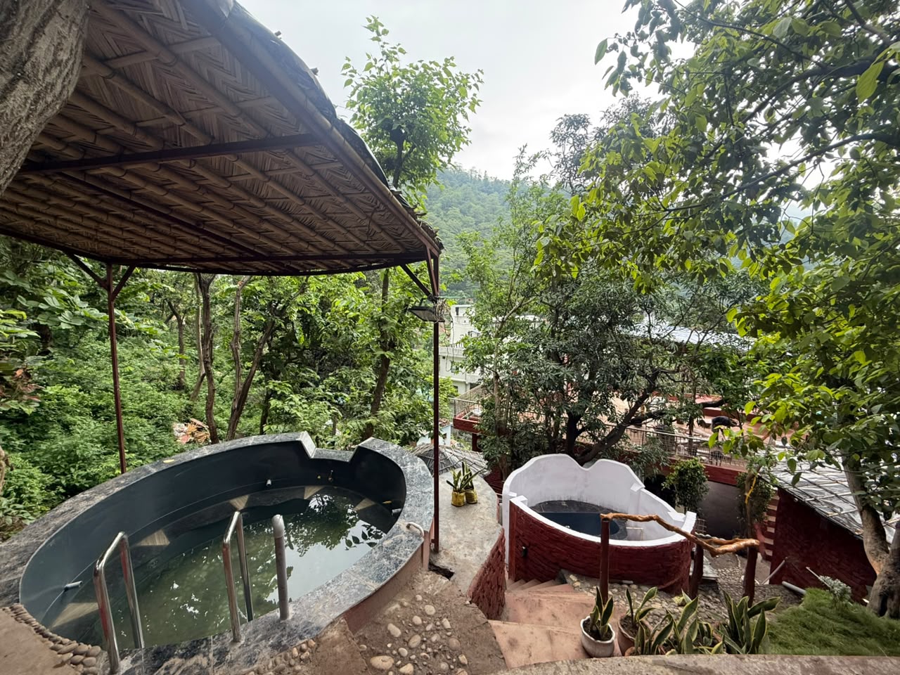 Soaking pool and ice bath on the forested hillside at Aavya Rise, Tapovan
