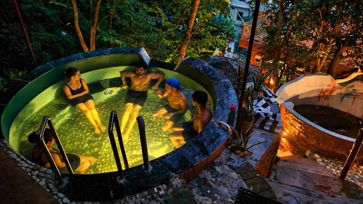 The open-air soaking pool at Aavya in Rishikesh