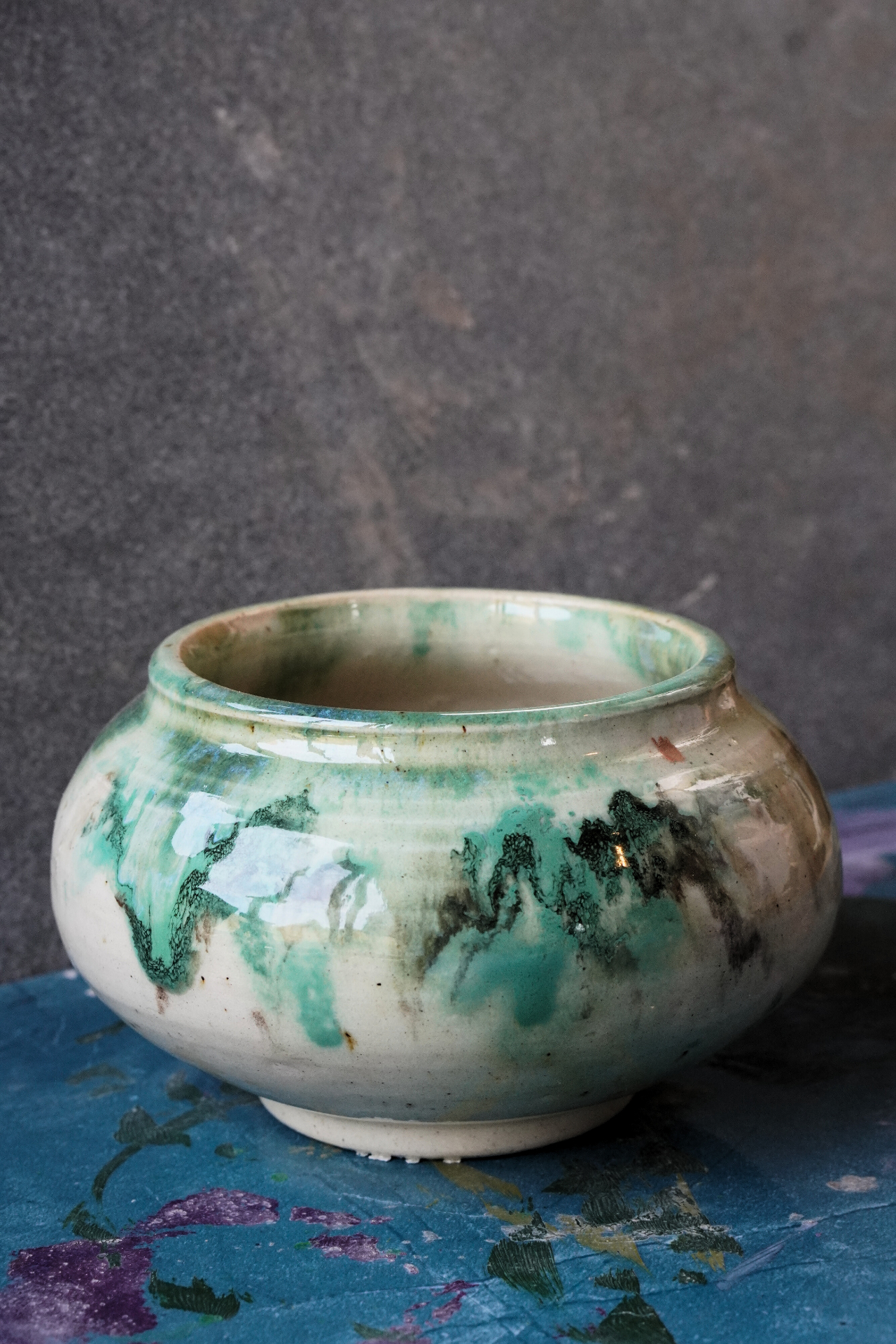 Mossy round-bellied bowl