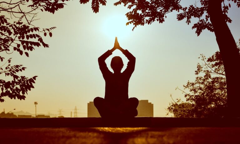The Benefits of Combining Yoga and Ayurveda for Holistic Health
